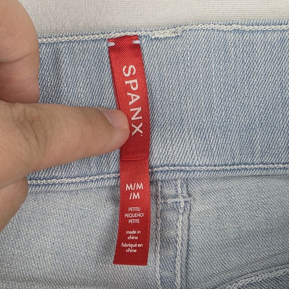 Spanx Jeans Womens Size Medium Petite EveryWear Pull On Flare Retro Light Wash - Picture 5 of 8